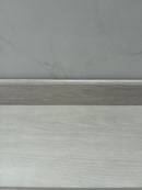 ZOCLO DE MADERA MDF GRIS CLARO  200X6X1.2 CM P6063