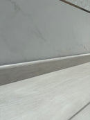 ZOCLO DE MADERA MDF GRIS CLARO  200X6X1.2 CM P6063