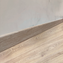 ZOCLO VINILICO SOHO SPC PEANUT ESSENTIAL DE 240X6X2CM